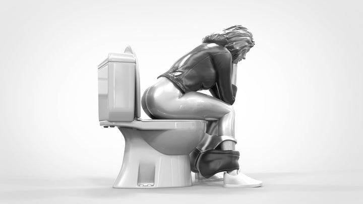 MM113 Girl on Toilet 1:76 Scale