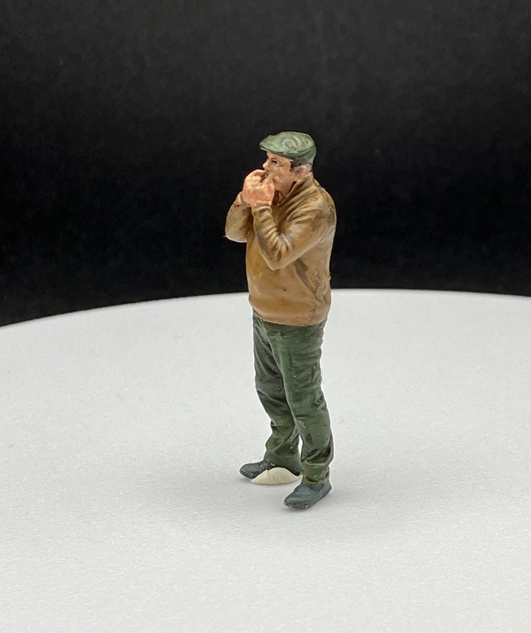 S3Ds0041 Whistling Farmer/Shepherd Figure