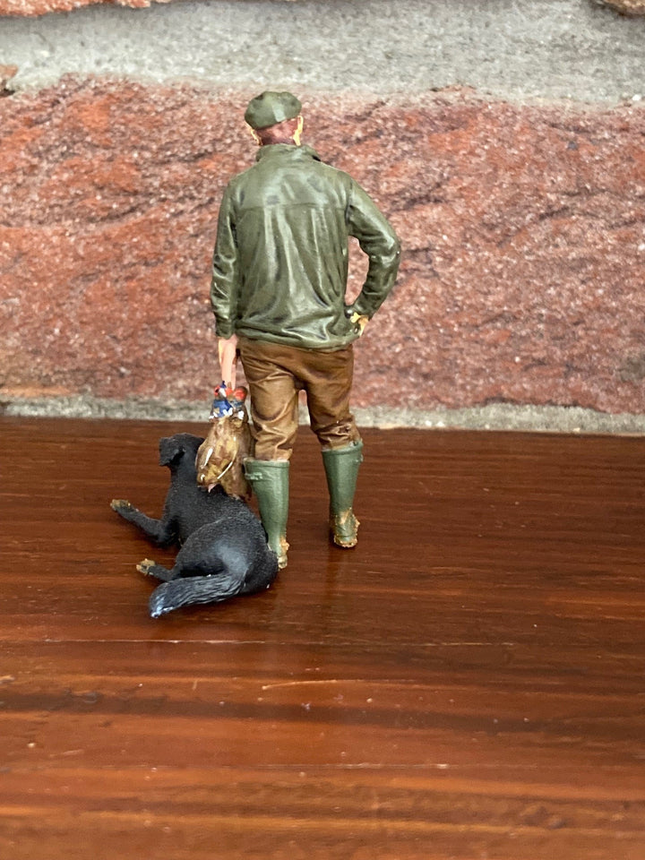 S3Ds0014 Gamekeeper Carrying Pheasants And Labrador Retriever Figure