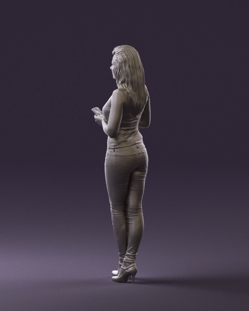 Mm845 Blond Woman With Phone Figure