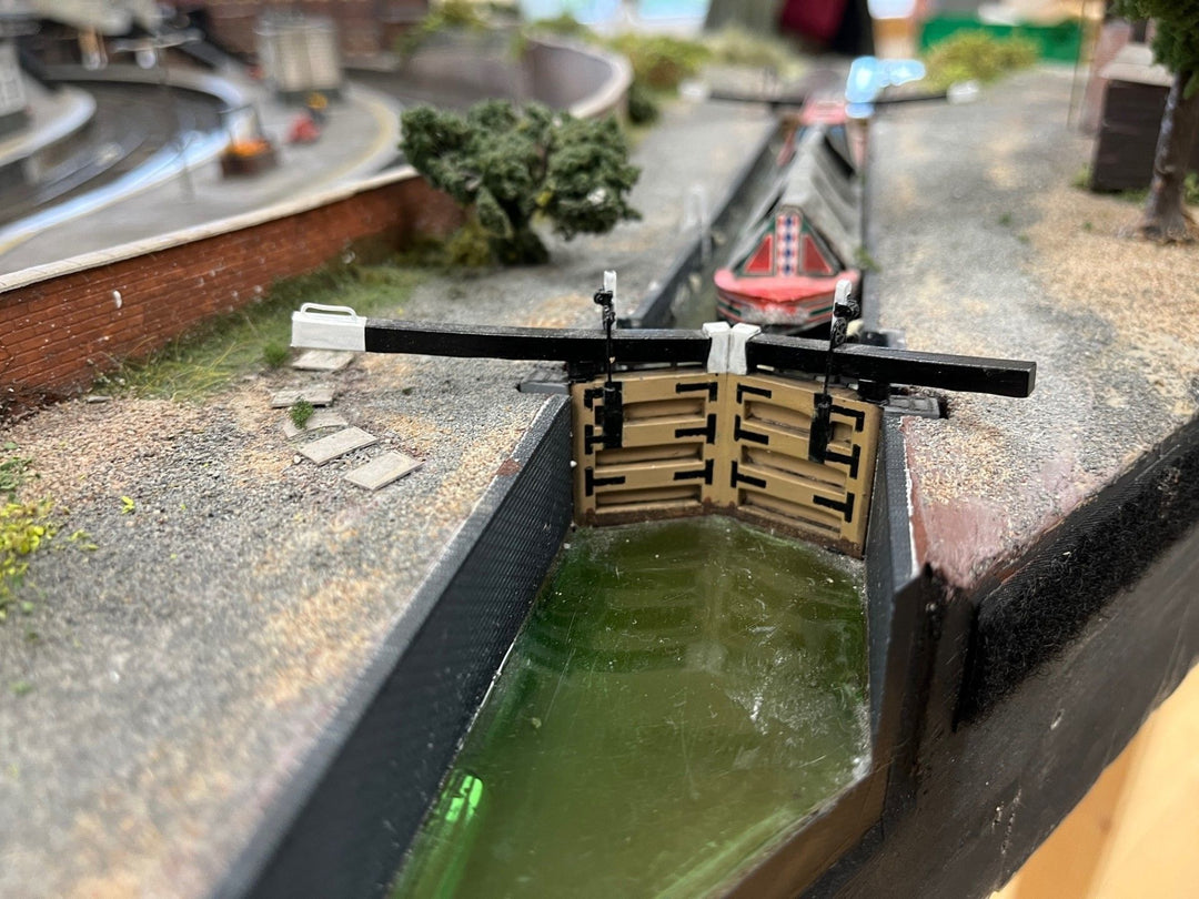 PJD031 Model Railway Canal lock gates A